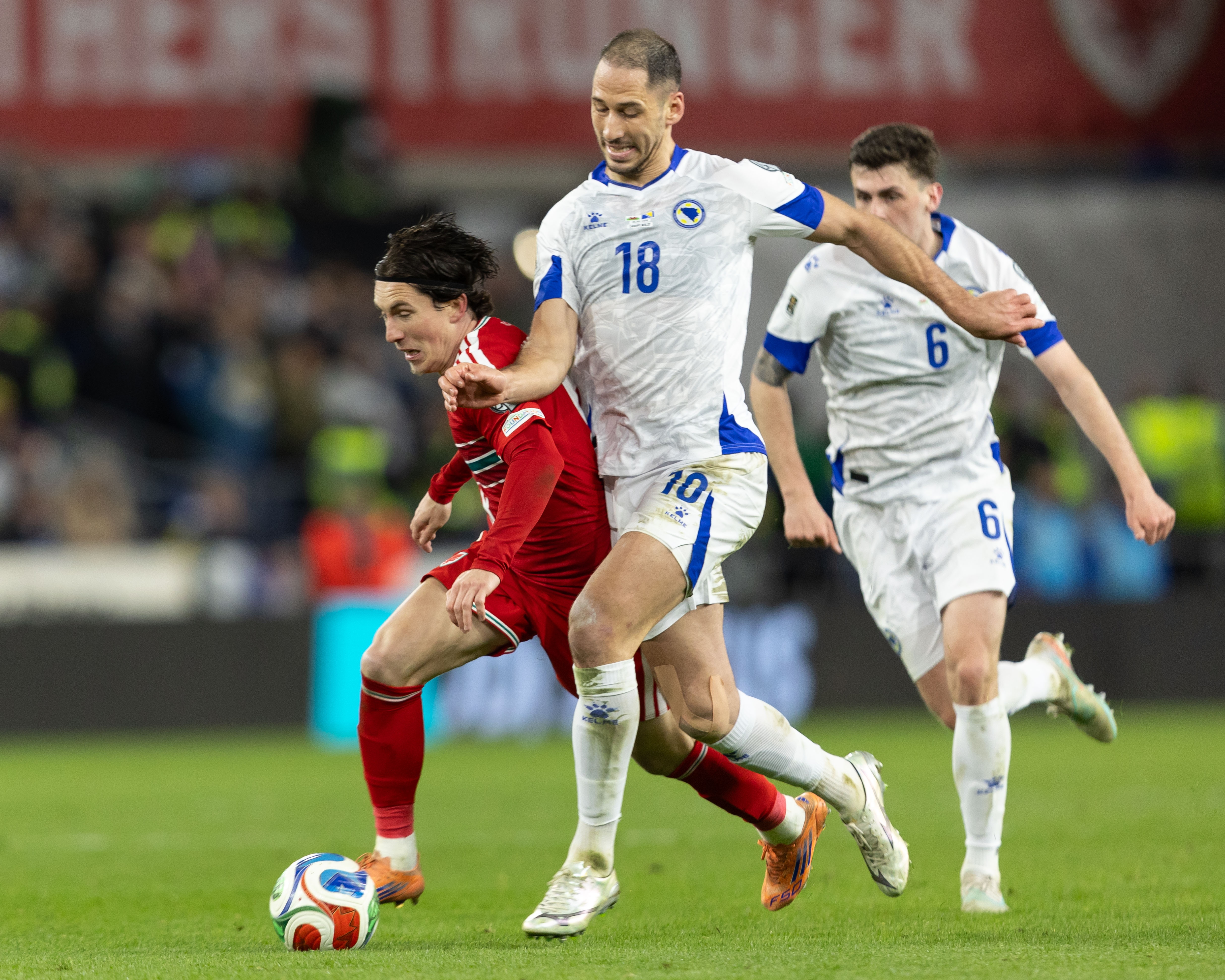 体育赛事-波黑后卫:意大利是世界最强球队之一;这是我第一次在赛后哭